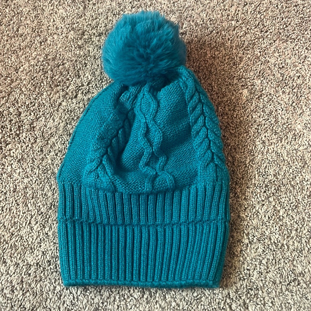 Cable Knit Beanie w/ Pom